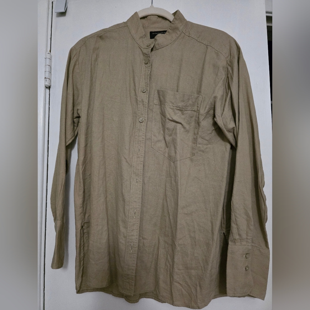 Banana Republic Women's Mandarin Collar Button-Down Shirt in Taupe